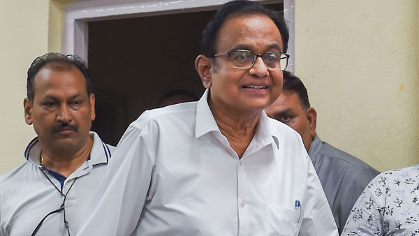 చిదంబరాన్ని తక్షణం అరెస్ట్ చెయ్యాలి