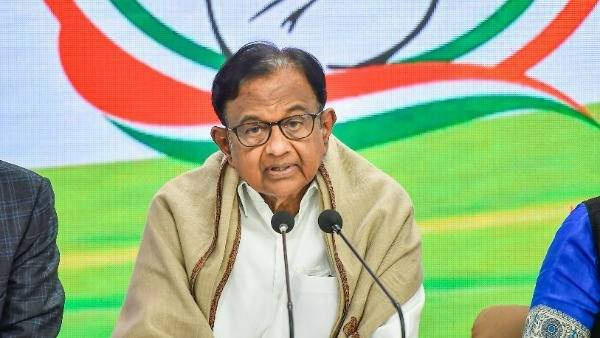 పరారీలో ఉన్న మోసగాళ్ళకు చిదంబరం సహకారం