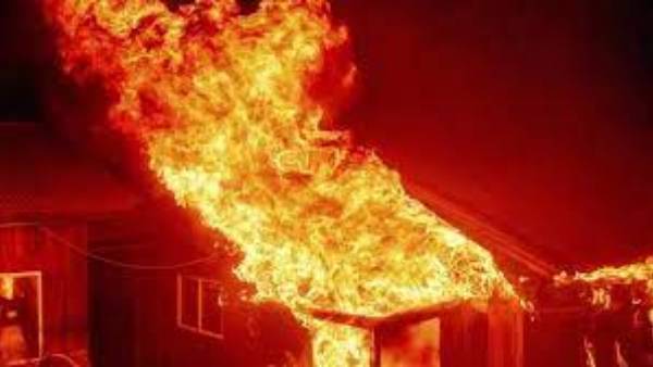 Massive fire accident in Warangal.. Restaurant completely burnt down; Property damage Massive fire accident in Warangal.. Restaurant completely burnt down; Property damage