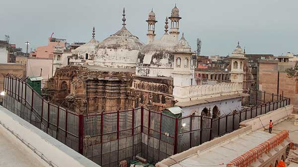 Does a Nandi statue in Kashi Vishwanath Temple in Varanasi face the Gyanvapi Mosque ? Does a Nandi statue in Kashi Vishwanath Temple in Varanasi face the Gyanvapi Mosque ?