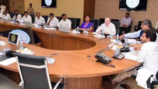 రాజకీయ సవాళ్లపైనా..