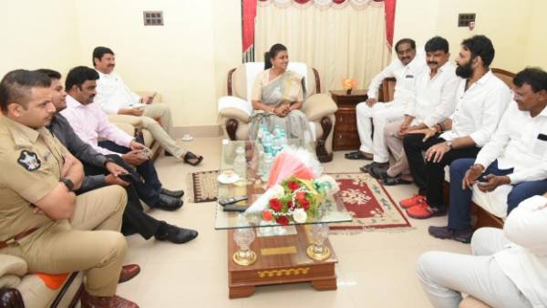 Pic Talk:Its a Topsy Turvy land:Roja was a visitor once, now the former ministers are visitors Pic Talk:Its a Topsy Turvy land:Roja was a visitor once, now the former ministers are visitors