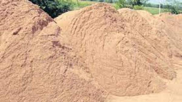 బెంజ్ కారులో రూ. 75 లక్ష్లలు సీజ్