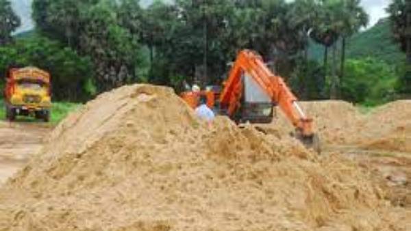 ఐదు జిల్లాల్లో అక్రమంగా ఇసుక వ్యాపారం