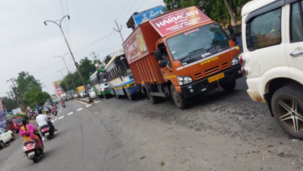 పైడితల్లి జాతరలో ట్రాఫిక్ జామ్