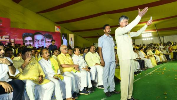బ్లూ మీడియాకు పోటీగా సోషల్ మీడియా