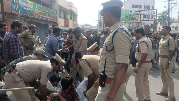 అమలాపురం పట్టణాన్ని అధీనంలోకి తీసుకున్న పోలీసులు