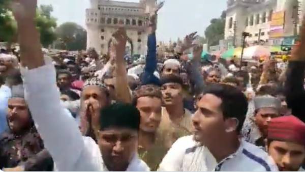 hyderabad: muslims protest at charminar, against nupur sharma and demand for arrest hyderabad: muslims protest at charminar, against nupur sharma and demand for arrest