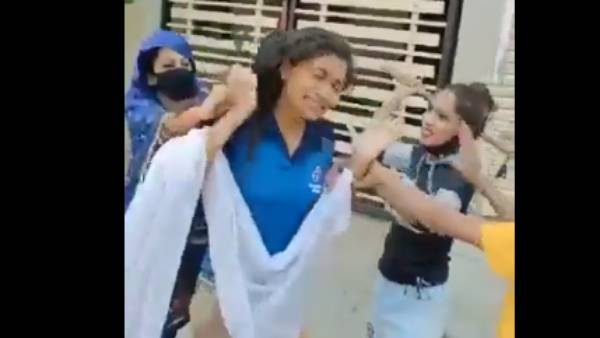 video: Group of women beat up pizza chain employee in Indore video: Group of women beat up pizza chain employee in Indore