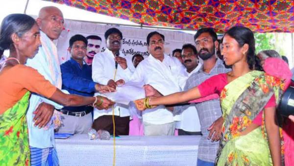 Errabelli meet Rakesh family: Rs 25 lakh cheque given, and govt job for rakeshs brother Errabelli meet Rakesh family: Rs 25 lakh cheque given, and govt job for rakeshs brother