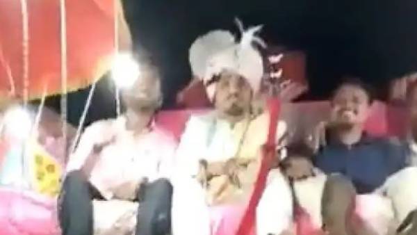 వెరైటీగా బుల్డోజర్ లో కల్యాణమండపానికి