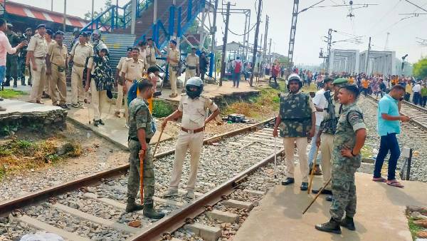 అగ్ని వీరులను శాంతింపజేయటానికి ప్రత్యేక రాయితీలు ప్రకటించిన కేంద్రం