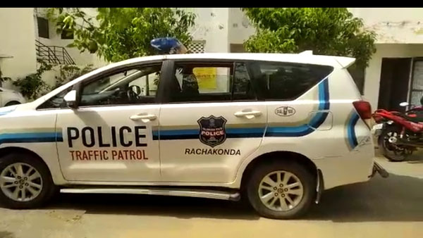 సకాలంలో బాబును తీసుకురాని కారణంగా శిశువు మృతి.. పోలీసులపై బాధితుల మండిపాటు