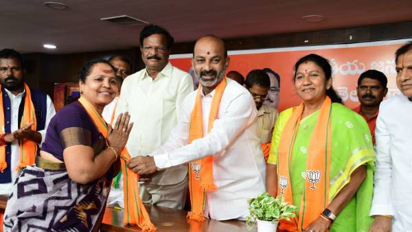 కేంద్రం అన్ని అంశాల్లో సహకరిస్తోంది.. కేసీఆర్ వి పచ్చి అబద్దాలన్న బీజేపి ఛీఫ్