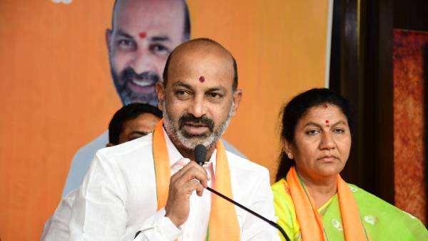 టీఆర్ఎస్ పాలనను బొంద పెట్టాలి.. చేతులు కలపాలన్న బండి