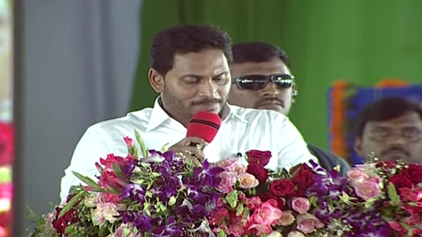 8వ తరగతి విద్యార్ధులకు టాబ్ లు