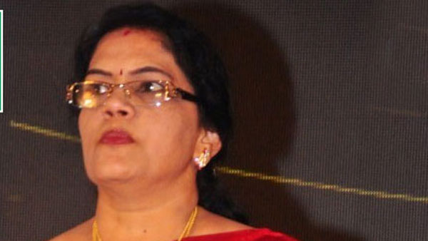 Insult to former Union Minister killi kruparani during Chief Minister Jagans visit!! Insult to former Union Minister killi kruparani during Chief Minister Jagans visit!!