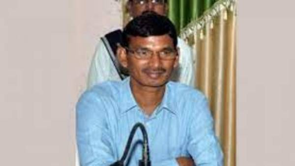 కుమారుడినే బ్రాండ్ అంబాసిడర్ చేసిన కలెక్టర్