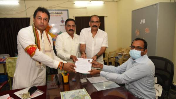 చిన్న, చిన్న పొరపాట్లు ఉన్నాయ్..