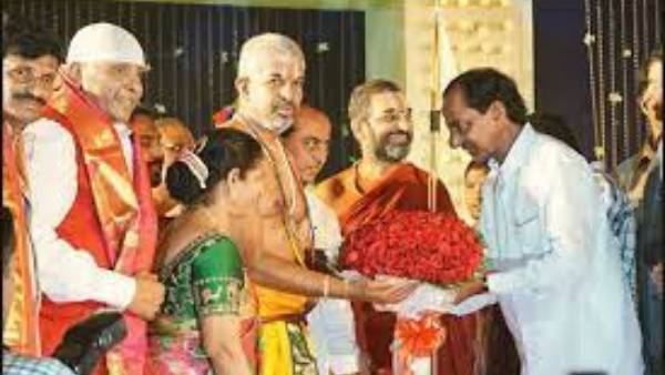 ముఖ్యమంత్రి కేసీఆర్ తో పెరిగిన దూరం