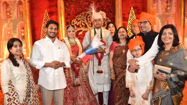 సీఎం జగన్ కు నమ్మక వ్యూహకర్త