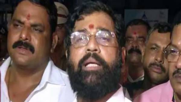 40 మంది ఎమ్మెల్యేలు తనవెంటే ఉన్నారంటూ షిండే