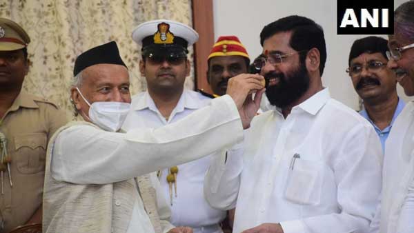 ఉద్దవ్ రాజీనామా తరువాత ముంబాయికి షిండే