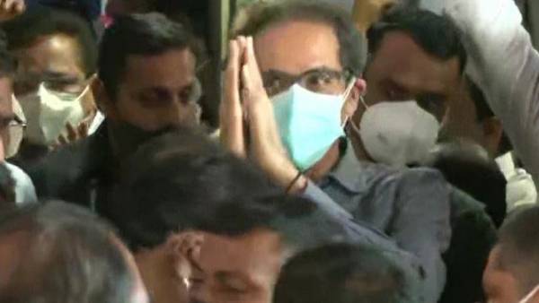 shivsena meeting- disqualify notices to rebels, resolution against using balasaheb name shivsena meeting- disqualify notices to rebels, resolution against using balasaheb name