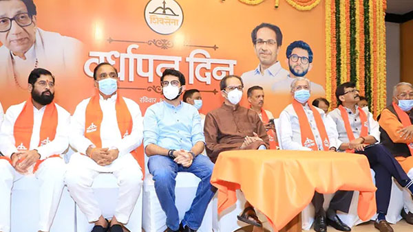33 mlas attended uddhav thackerays meet, says shivsena mp sanjay raut 33 mlas attended uddhav thackerays meet, says shivsena mp sanjay raut