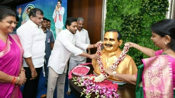 వైసీపీ నేతల్లో స్పష్టమైన మార్పు