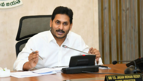 ఢిల్లీలోనే కౌంటర్లు ఇప్పిస్తున్న జగన్ ?