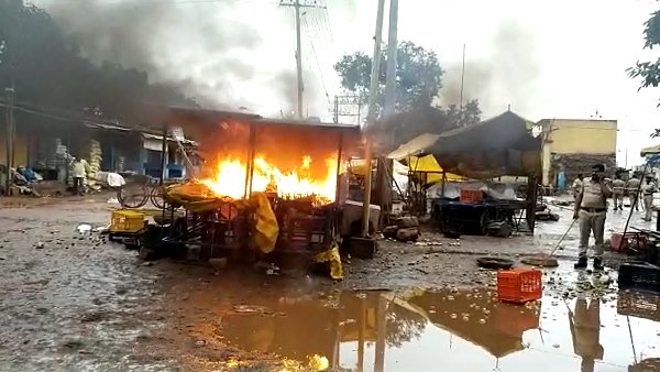 హిందూ యువకులపై కత్తులతో దాడి