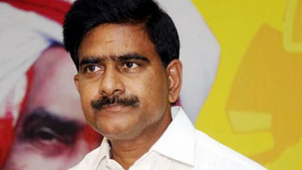 కేసీఆర్ తో పోలవరం ఎత్తు తగ్గించే ఒప్పందం; అందుకే పోలవరం ఇలా: దేవినేని ఉమా