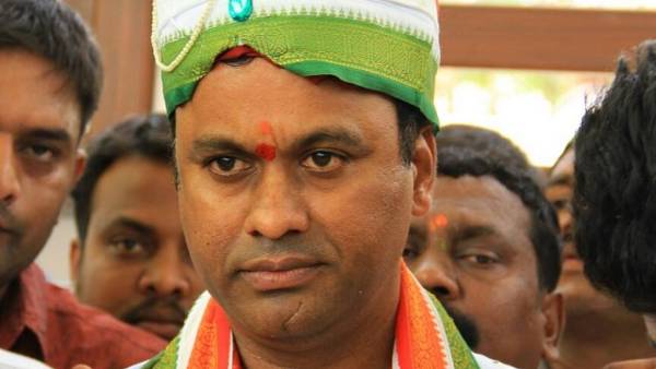 అమిత్ షాతో భేటీ - బై పోల్ దిశగా