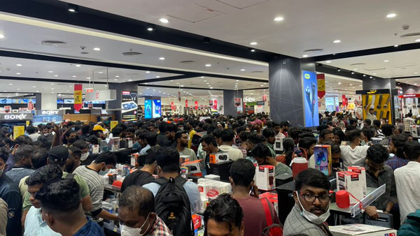 బ్లాక్ ఫ్రైడే, కొవిడ్ మాల్ అంటూ