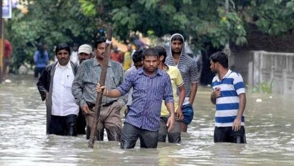 ఎల్లంపల్లి ప్రాజెక్ట్ నుండి 10 లక్షల క్యూసెక్కుల నీటిని దిగువకు వదులుతున్న అధికారులు