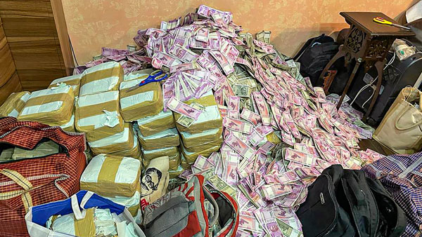 Rs 20 crore in cash found at home of Trinamool minister aide Rs 20 crore in cash found at home of Trinamool minister aide