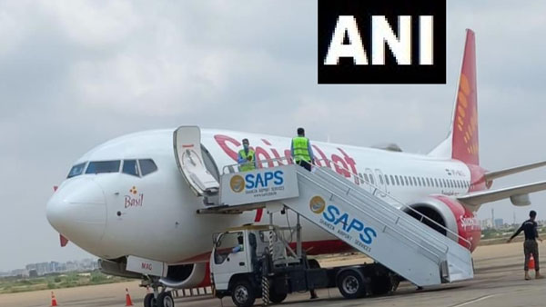 SpiceJet flight from Delhi to Dubai makes emergency landing in Karachi SpiceJet flight from Delhi to Dubai makes emergency landing in Karachi