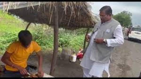 కార్న్ రేటు చూసి కళ్లు బైర్లు కమ్మాయి..
