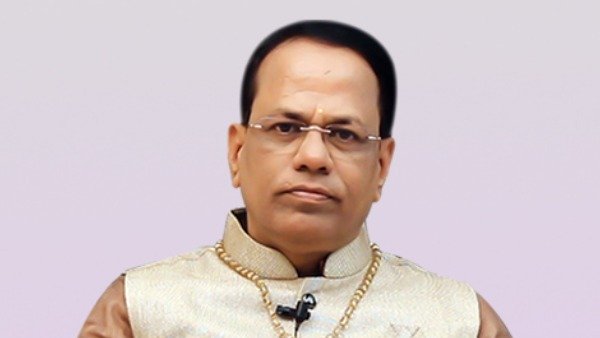 Killer: Saral Vastu exponent Chandrashekhar Guruji stabbed to death in Hubbali hotel in Karnataka Killer: Saral Vastu exponent Chandrashekhar Guruji stabbed to death in Hubbali hotel in Karnataka