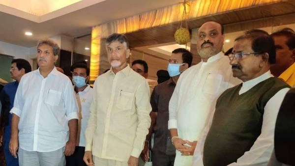 టీడీపీ ఆత్మీయ భేటీలో ద్రౌపదీ ముర్ము