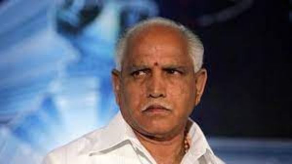 కోర్టుకు స్వయంగా వెళ్లిన మాజీ సీఎం
