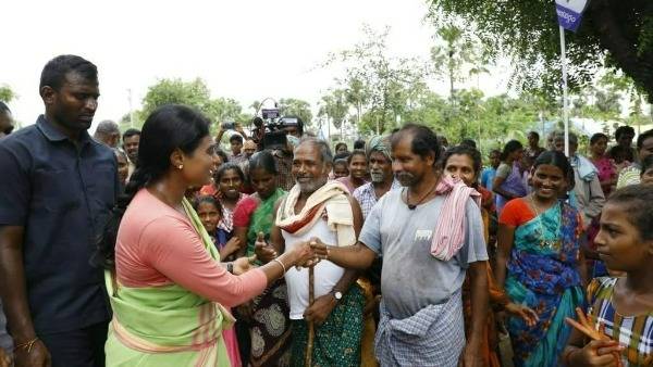 కాంగ్రెస్, బిజెపిలు కెసిఆర్ కు అమ్ముడుపోయాయని వైయస్ షర్మిల ఆరోపణ