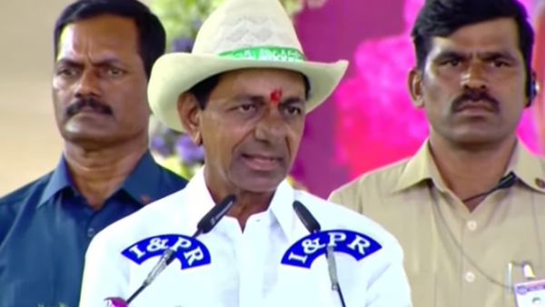 కర్ణాటక రైతు కుటుంబానికి అండగా.. రూ.10 లక్షల చెక్కు అందజేత