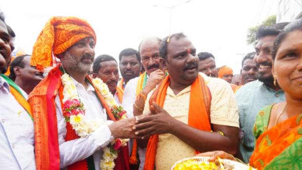 కేసీఆర్ చరిత్ర మొత్తం అబద్దాలు,మాయ మాటలే.!మీటర్ల అంశంలో సీఎంది తప్పుడు ప్రచారమన్న బండి సంజయ్.!