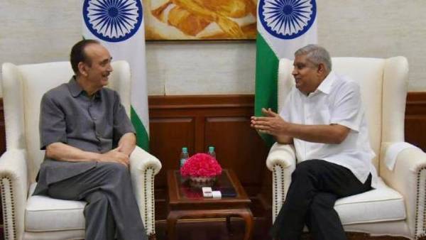 ఆజాద్‌కు బీజేపీ బంపర్ ఆఫర్: ఆట మొదలైంది..!!