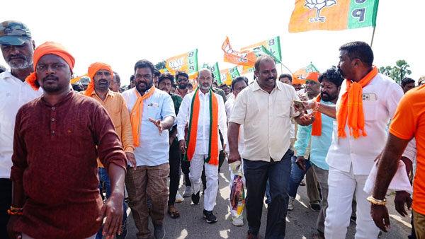 బండి సంజయ్‌కు ప్రాణహాని: రక్షణ కల్పించాలని కేంద్రమంత్రి అమిత్ షా కు బీజేపీనేత లేఖ