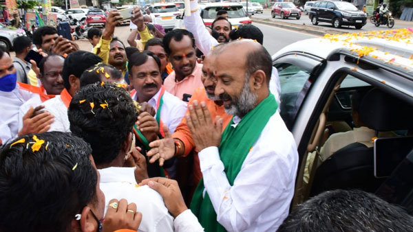 దేవరుప్పల ఘటనతో మొదలైన ఉద్రిక్తత .. సవాళ్లు, ప్రతి సవాళ్లు