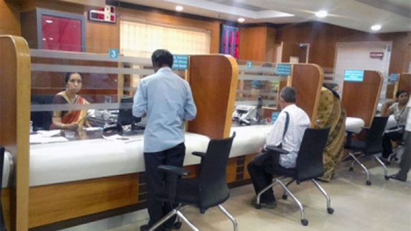 మామూలుగా బ్యాంకు వెళ్లి వస్తోంది