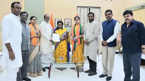 BJP leaders meets Telangana governor Tamilisai about Bandi Sanjay padayatra issue BJP leaders meets Telangana governor Tamilisai about Bandi Sanjay padayatra issue
